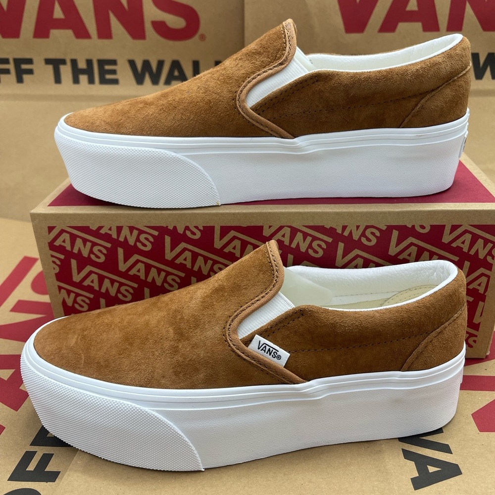 Vans W Classic Slip-On Platform Sneakers 
Stackform
Nubuck Chipmunk
VN000CN1GWT - Picture 6 of 16